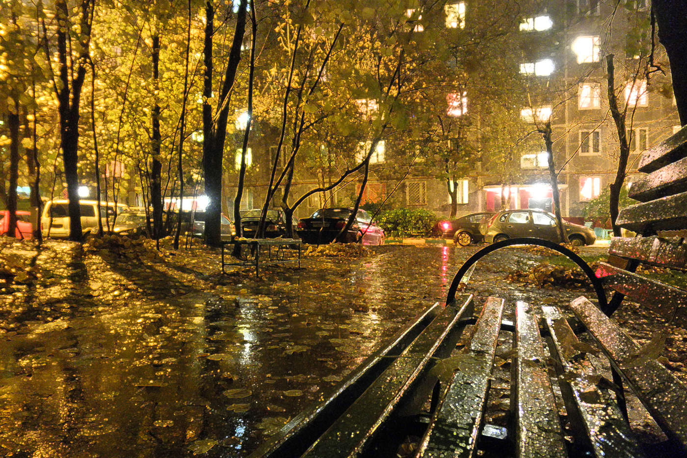 Вечер дождь осенняя. Осенний город. Осень в городе. Осень дождь. Осенний дождь в городе.
